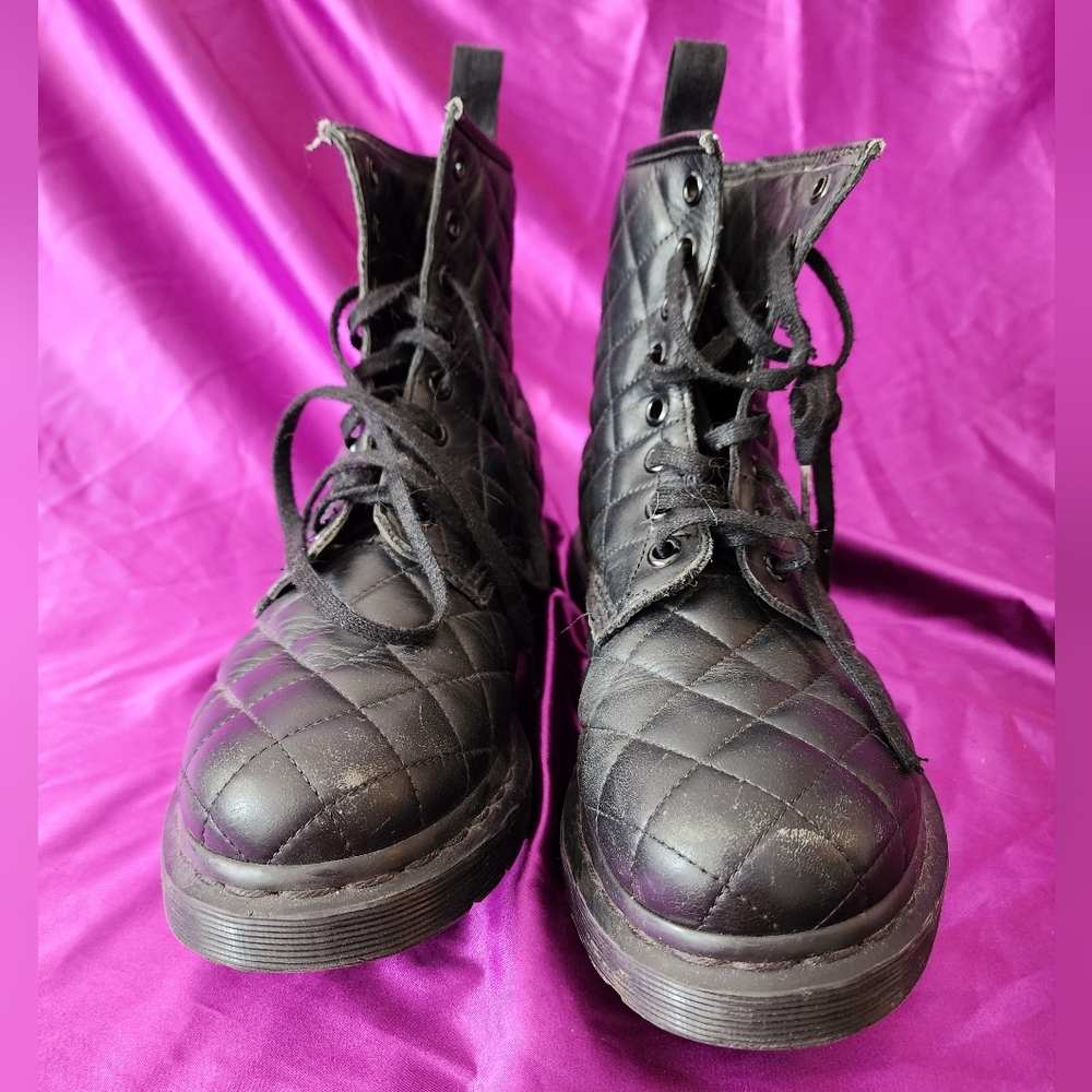 Dr Martens Women's Coralie Black Quilted Leather 8 Eye Lace Up Boots Size 6 US